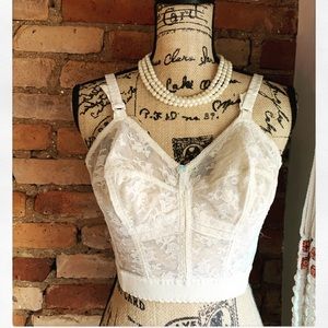 1950’s off-white lace bustier